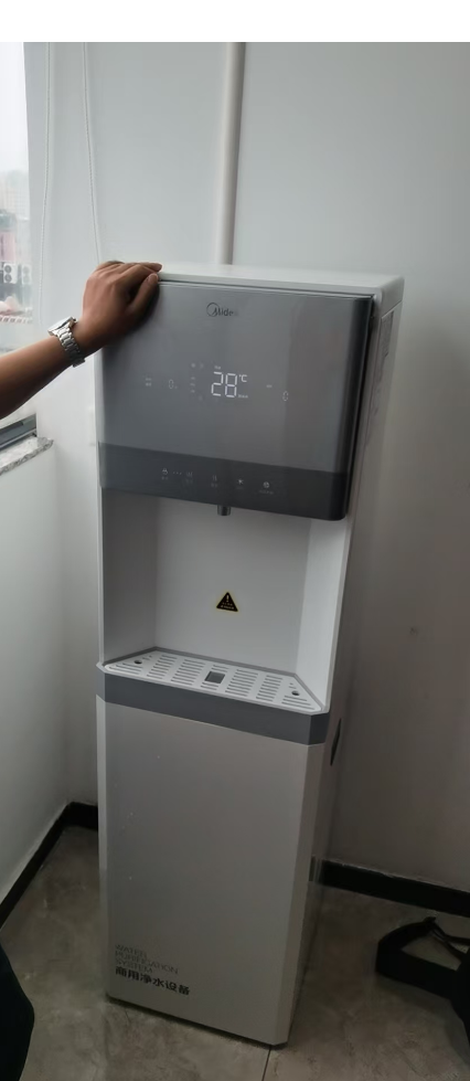 深圳市兴汇科技有限公司安装一台美的商用净水ZRO1100M-