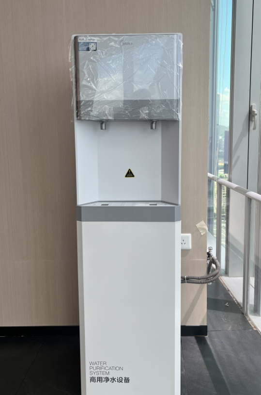 中洲湾写字楼办公区安装ZRO1300M-DU型反渗透直饮机